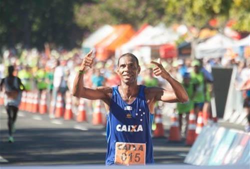 O baiano Giomar Pereira dos Santos foi o grande vencedor da Maratona Caixa da Cidade do Rio de Janeiro 2013 / Foto: Alessandro Fidalgo / Thiago Diz Photography